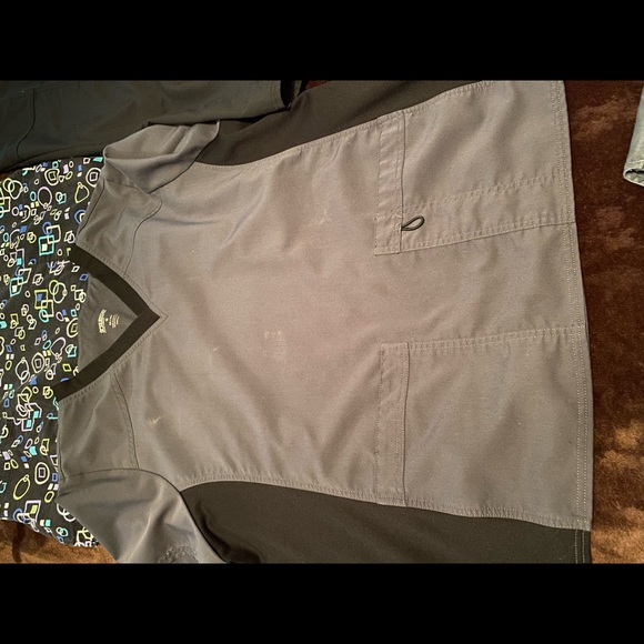 Miscellaneous mismatched package. 3 tops and 2 pants - Picture 5 of 9